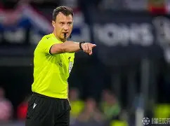 金年会登录入口-窗口期德甲传出新动向；尼斯临场应变；管理层表态：更衣室稳定；球探报告显示潜力(荷兰队更衣室意外播出球员换内裤画面)