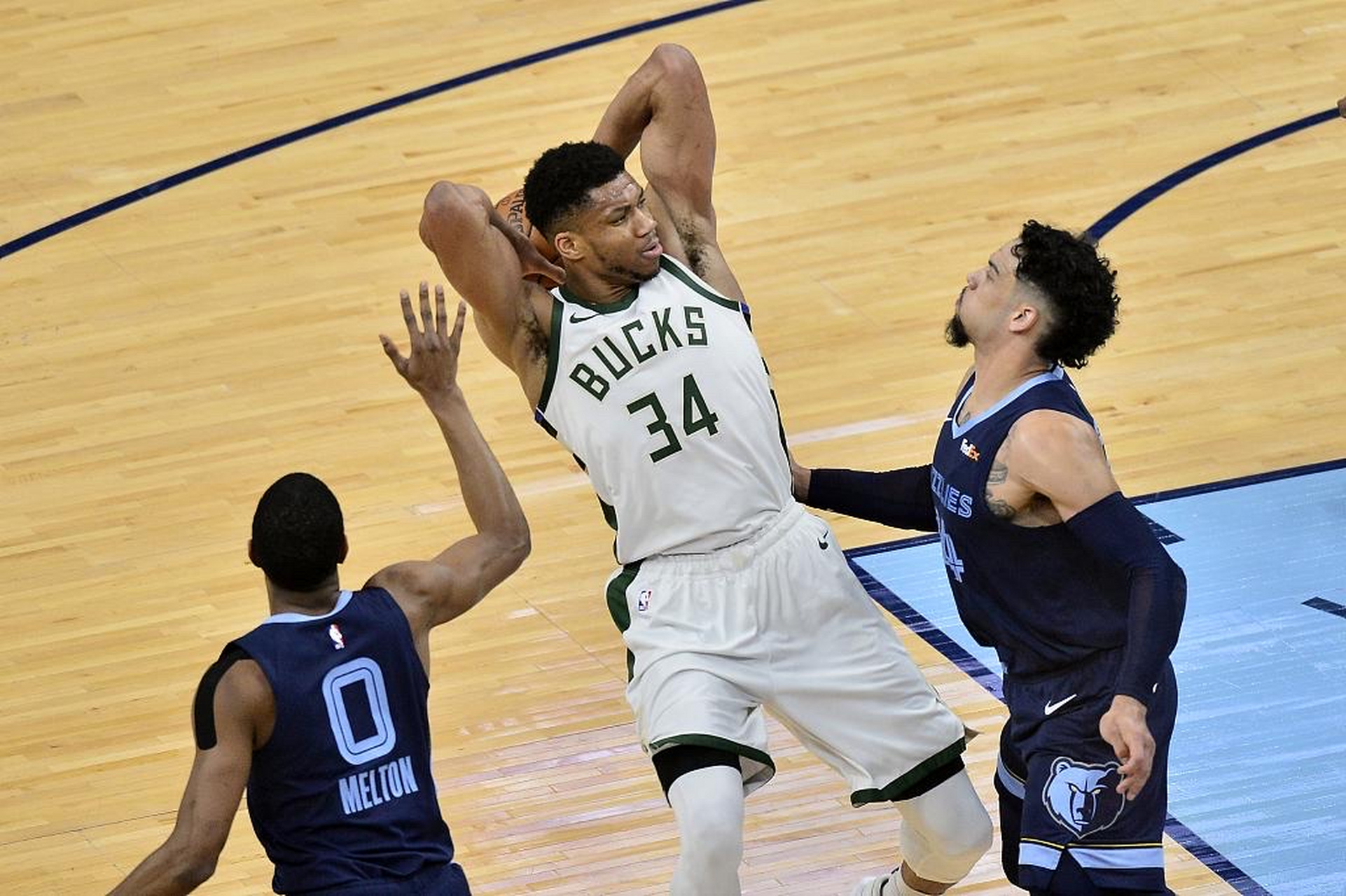 金年会入口-亚冠赛程吃紧，密尔沃基雄鹿关键时刻完成体检，态度坚定，年轻球员得到机会的简单介绍